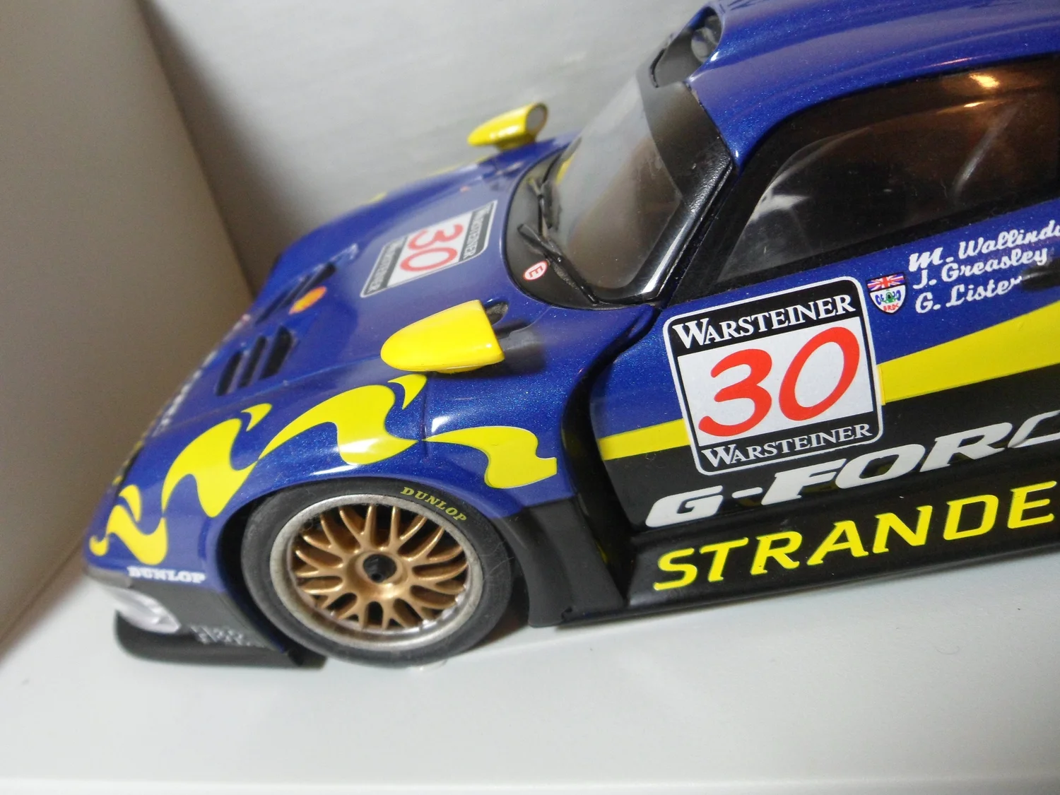 UTモデル　　ポルシェ911   GT1 UT MODELS RACING COLLECTION PORSCHE 911 GT1 1:18 WARSTEINER
